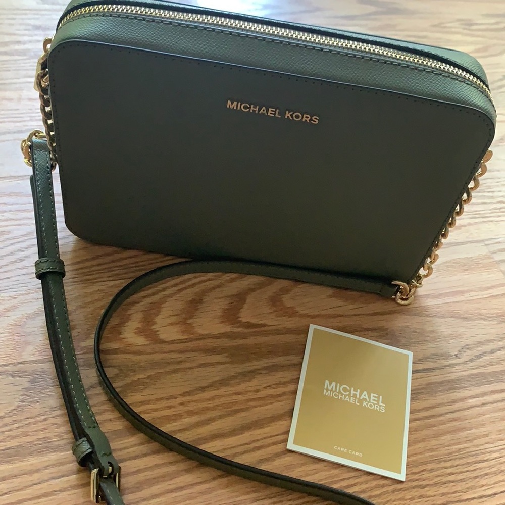 Micheal Kors Jet Set Leather Crossbody